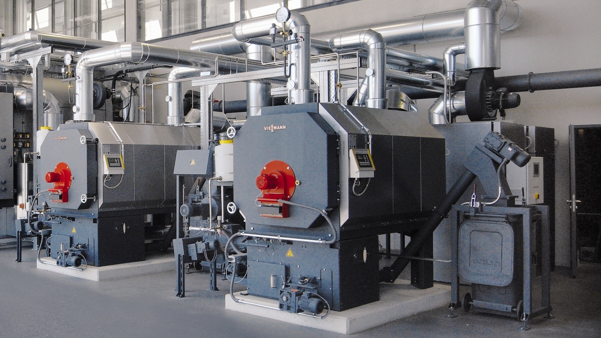 Biomass boiler store